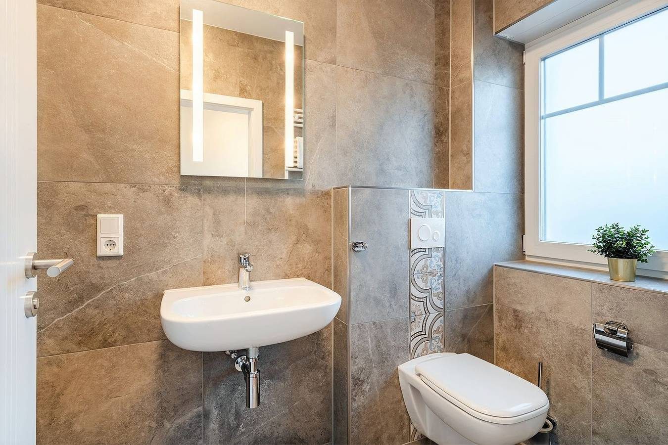 Moderne Erdgeschosswohnung am Hafen: Lichtdurchflutetes Wohnen mit Komfort — Bild 4