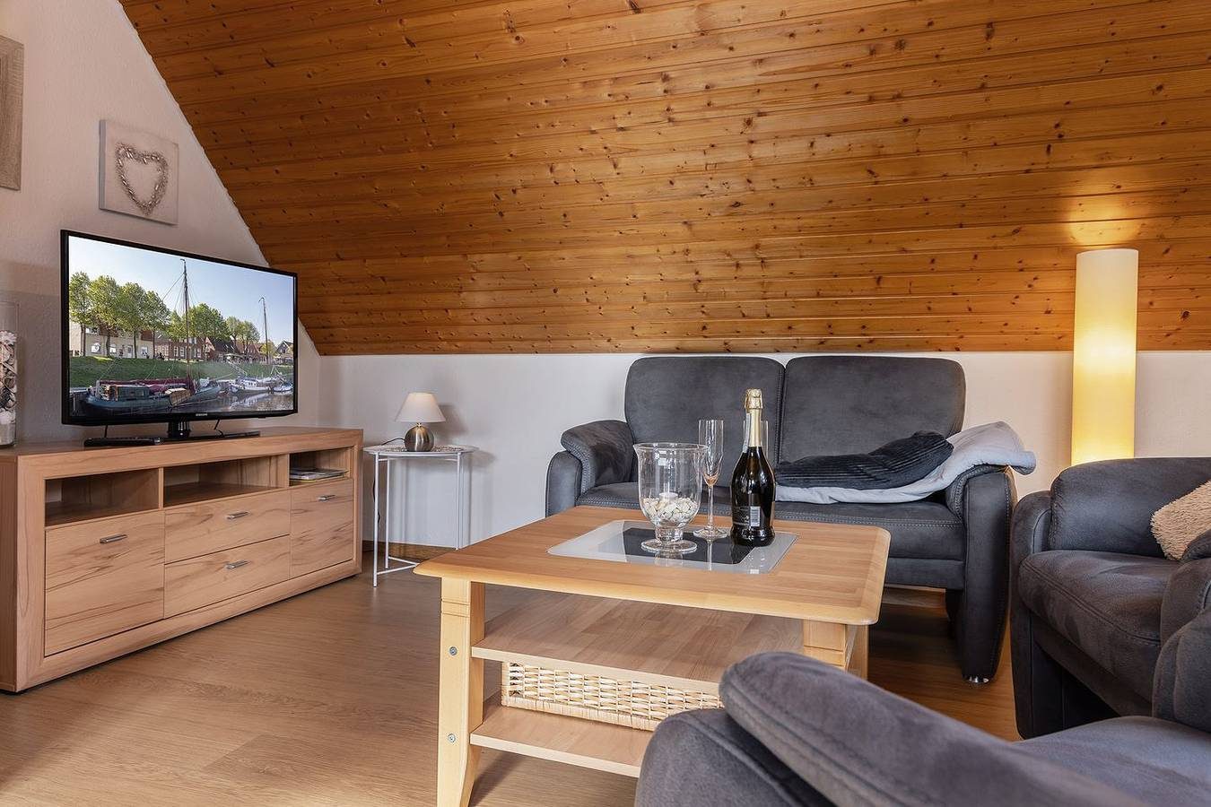 Dieses gemütlich eingerichtete und ruhig gelegene Ferienwohnung befindet im wunderschönen Fischerdorf Carolinensiel — Bild 4