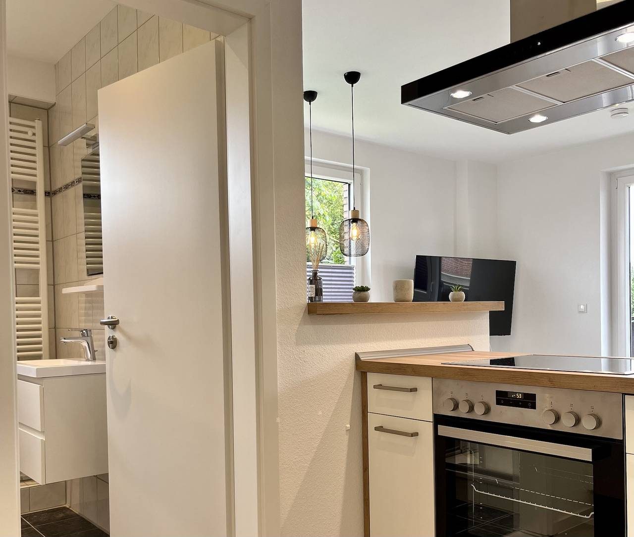 Ferienwohnung Brandung - Haus Seeschwalbe - Ferienwohnung Brandung mit 50qm, 1 Schlafzimmer, Balkon mit Blick in Garten, max. 2 Personen — Bild 2