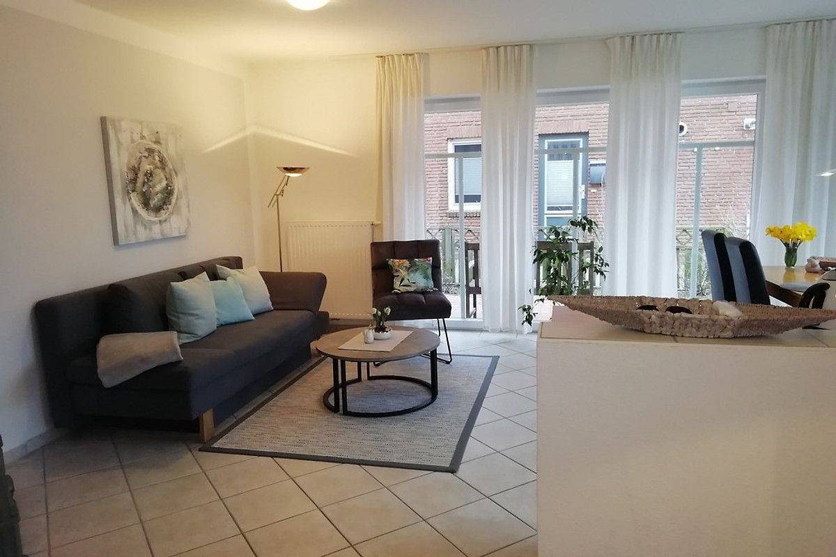 Strandnahe Ferienwohnung mit Terrassen und Garten — Bild 2