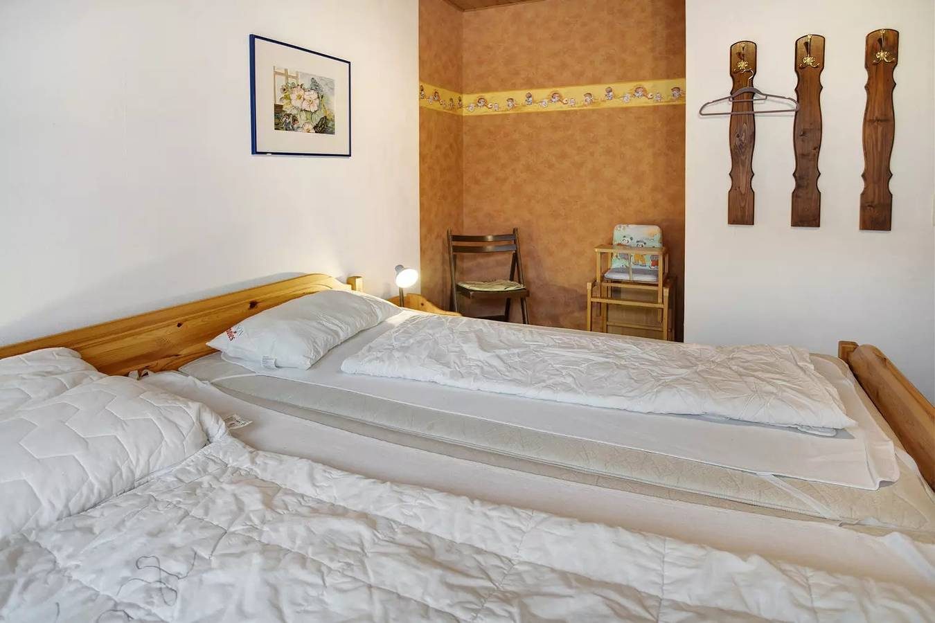 Bungalow in Neßmersiel lädt mit seiner Terrasse und weiteren Annehmlichkeiten zum erholsamen Urlaub ein. — Bild 2