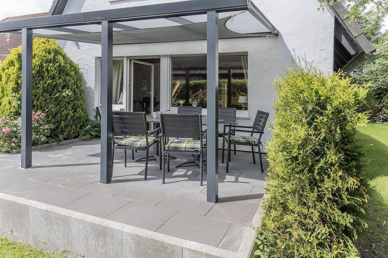 Nurdach- Ferienhaus mit 3 Schlafzimmern in Carolinensiel (90 m²) für 6-7 Personen
