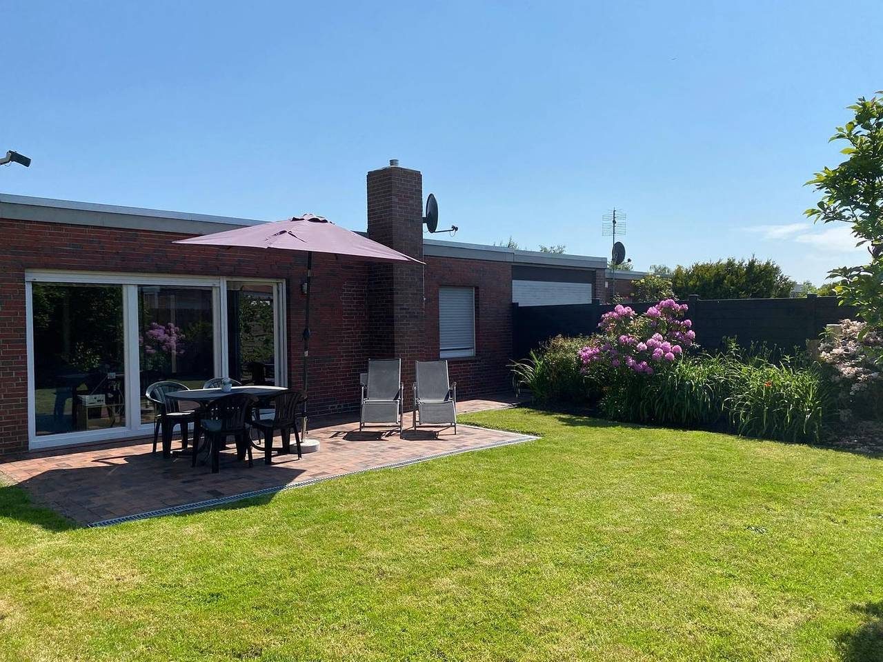 Ferienbungalow zentral in Norddeich mit 3 Schlafzimmern und eingezäuntem Garten — Bild 3