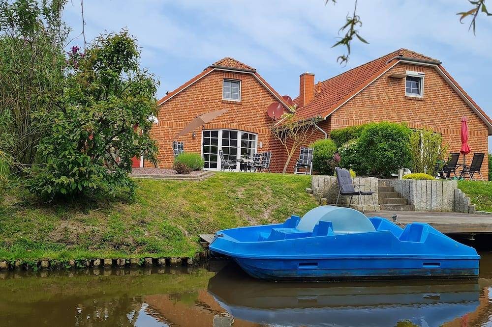 100qm Ferienhaus am Wasser für 6 Pers. mit Kamin, Wärmekabine, Garten & Tretboot