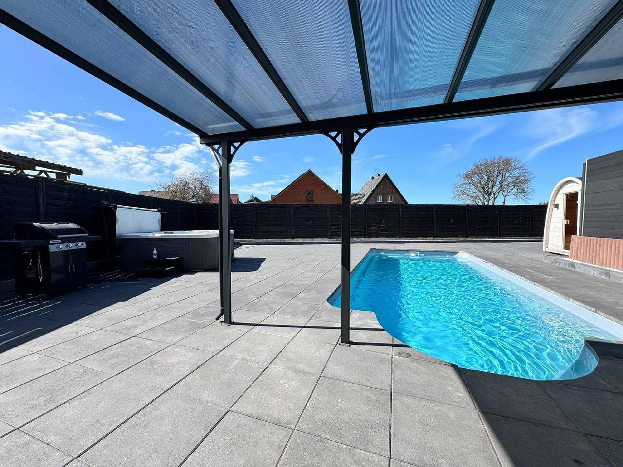 Ferienhaus mit privat Hottub und Klima.