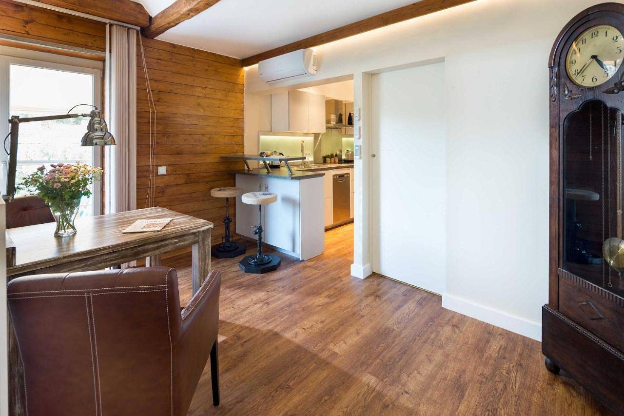 Roter Balkon — Bild 2