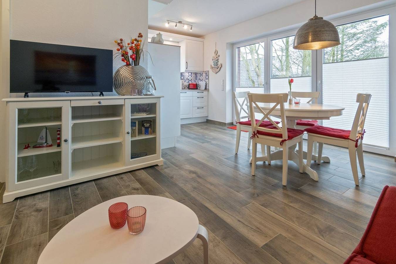 Moderne Neubau-Erdgeschoßwohnung mit Klimaanlage und weitem Blick — Bild 3