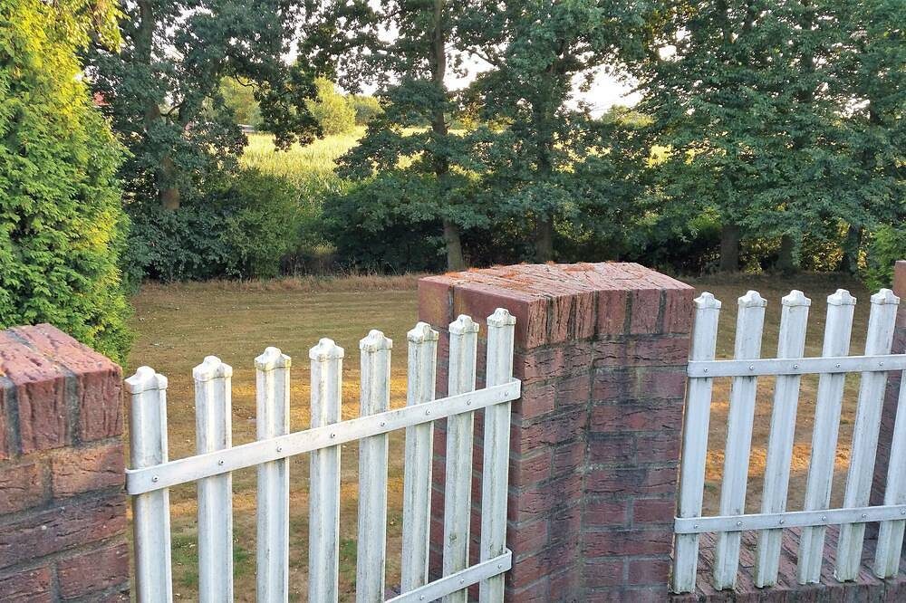 Exklusives geräumiges Ferienhaus mit Kamin in schöner Lage — Bild 5
