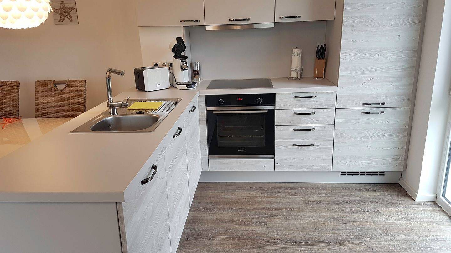 Apartment mit 2 Schlafzimmern, offener Küche, Wohnbereich und Wellnessbad. — Bild 4