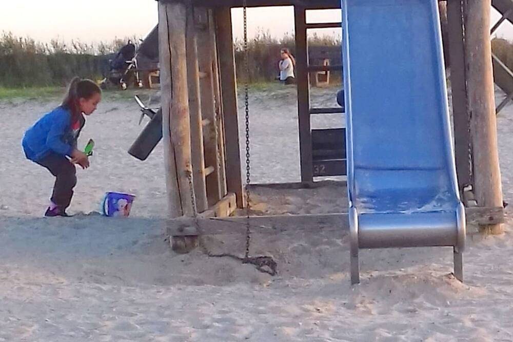Nordseeküste, Sandstrand, Haushälfte mit Garten, Am Deich, Neu! — Bild 4