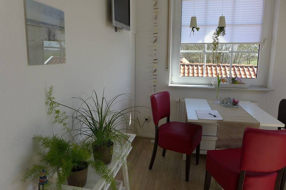 Helle, freundliche Dachgeschosswohnung mit Wlan, 15 Min. fußläufig zum Strand. — Bild 4