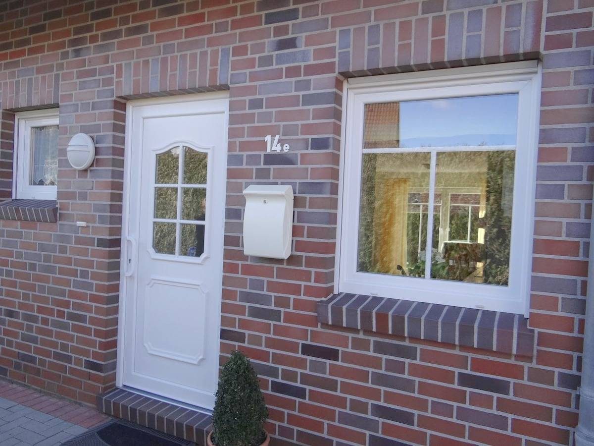 Harmonisch und gemütlich: Die geschmackvoll eingerichtete Doppelhaushälfte von ca. 70 qm lässt keine Wünsche offen. Auf der lauschigen Terrasse lassen sich wunderbare Stunden verbringen. — Bild 4