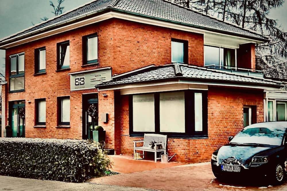 2 Schlafzimmer, 80 qm helle  Obergeschosswohnung  in Stadtvilla. Innenstadtlage. — Bild 3