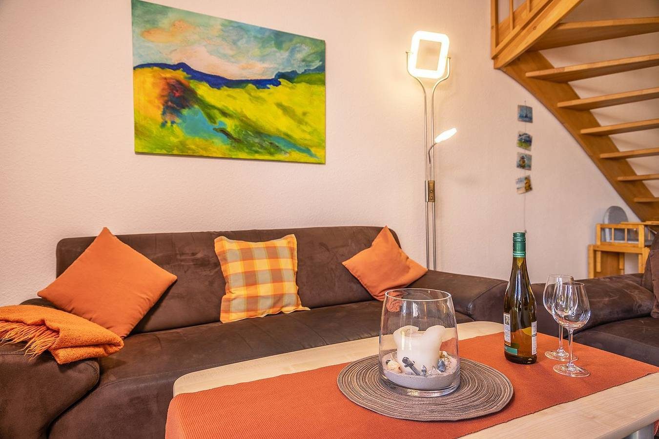 Dieses  Reihenmittelhaus besticht mit seiner freundlichen Einrichtung. Auf ca. 62 qm haben 4 Personen und 1 Kleinkind genügend Platz.. — Bild 5