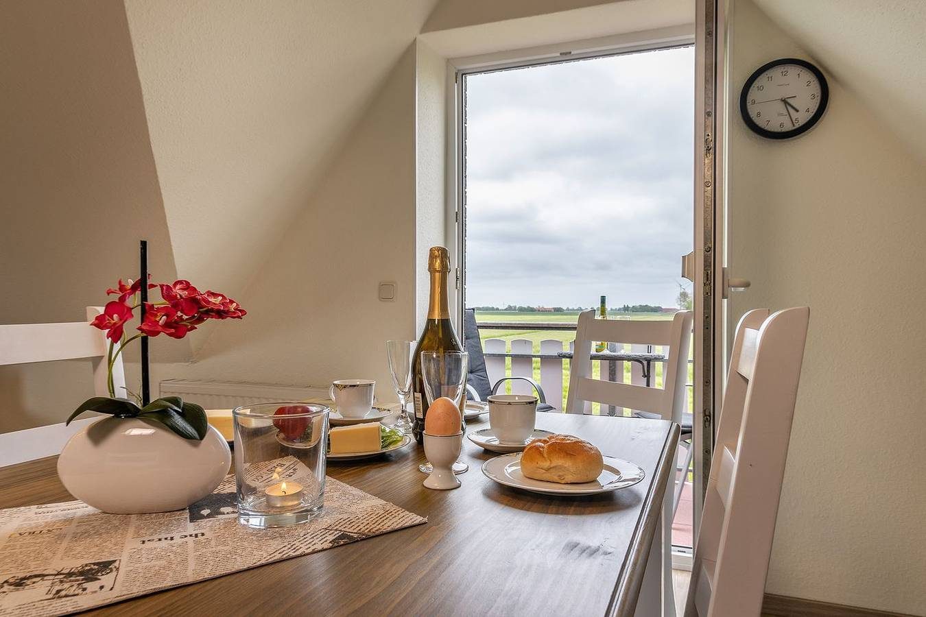 Gemütlich eingerichtete Ferienwohnung im Obergeschoss für 4 Personen + Kleinkind, 60 qm. — Bild 3