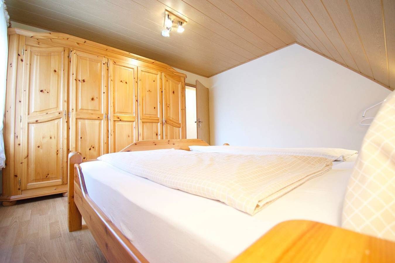 Flüthörn - Dreistöckiges Haus, zentraler Lage inkl. Haustier buchbar — Bild 2