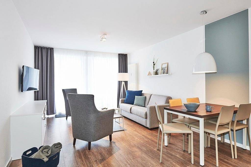 Strandnahes, modernes Apartment mit Westbalkon inkl. Schwimmbad- & Saunanutzung