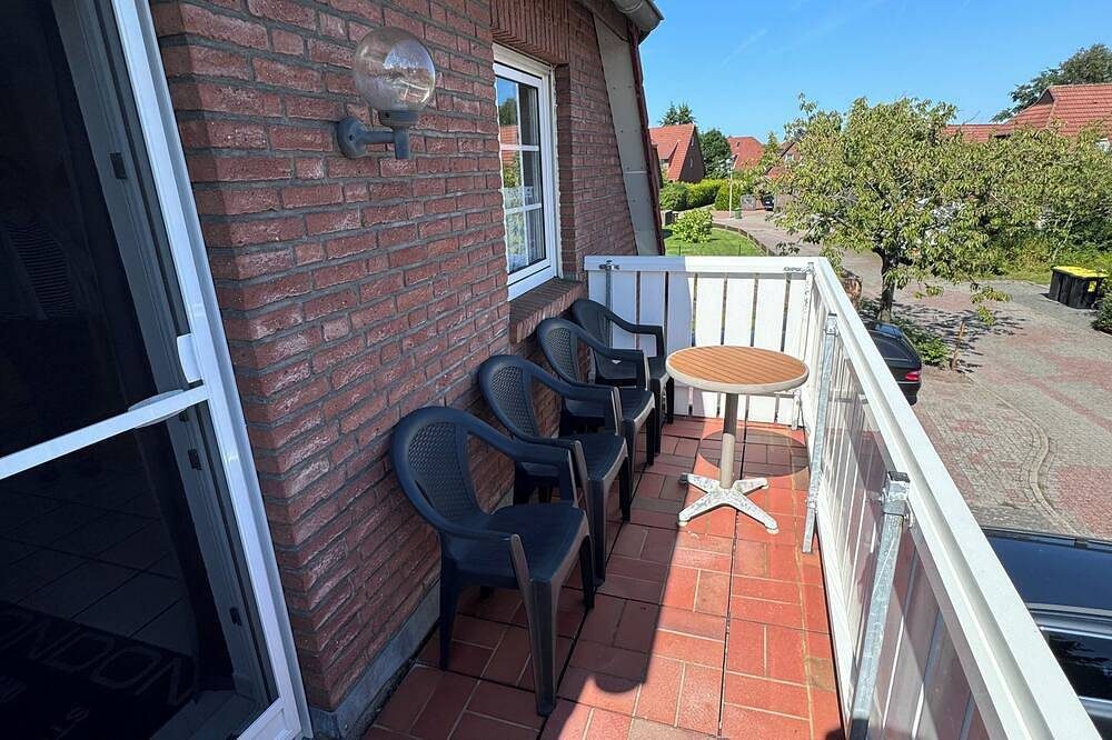ruhige Oberwohnung mit Balkon\/ 2 Schlafzimmern, 4 Pers. 2 Bäder — Bild 2