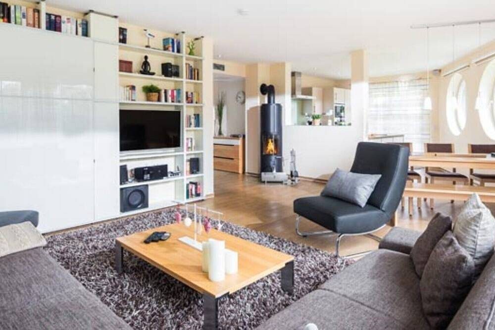 Luxus über 2 Etagen mit Kamin und direktem Zugang zum Sauna- u. Fitnessbereich