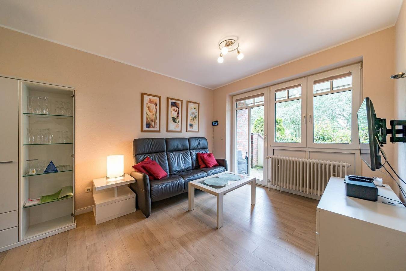 Stilvolle und komfortable Ferienwohnung mit Balkon - nur 200 m zum Sandstrand! — Bild 4