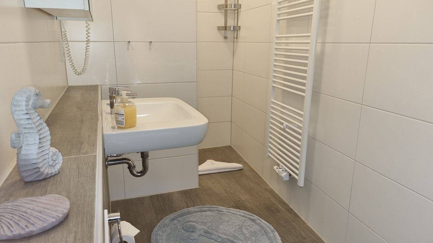 Kleines Doppelzimmer Mary Read im Erdgeschoss — Bild 2