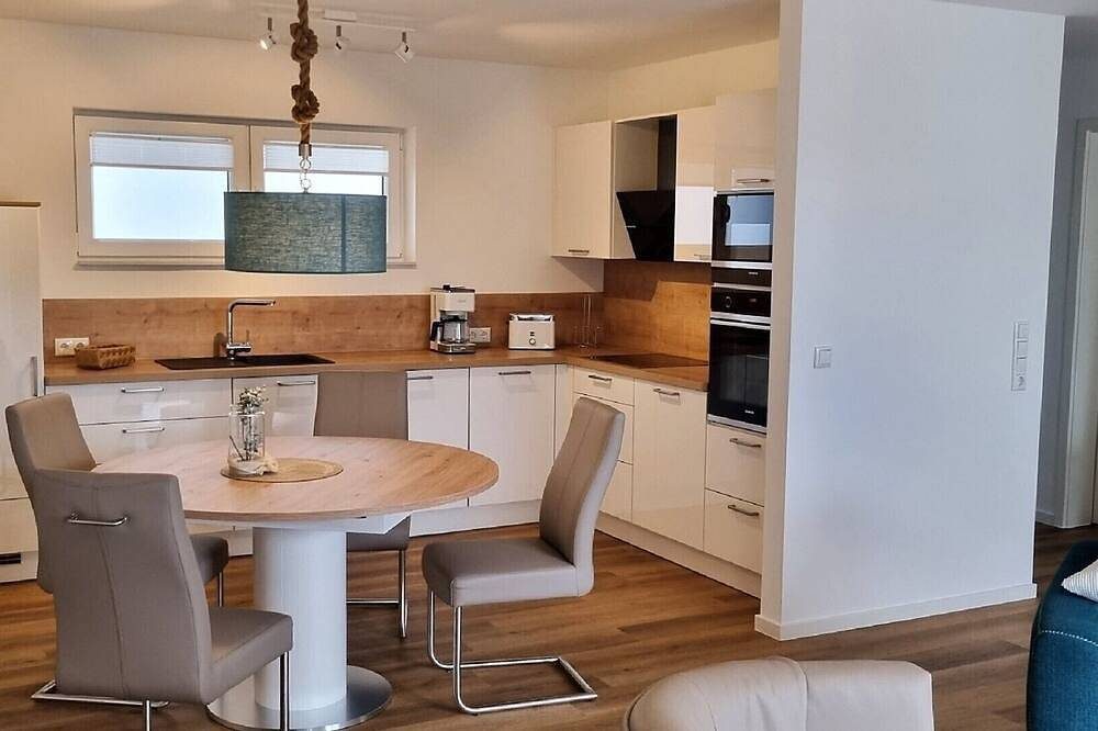 Moderne, hochwertige Ferienwohnung, Sauna, großer Balkon, Meerblick, strandnah