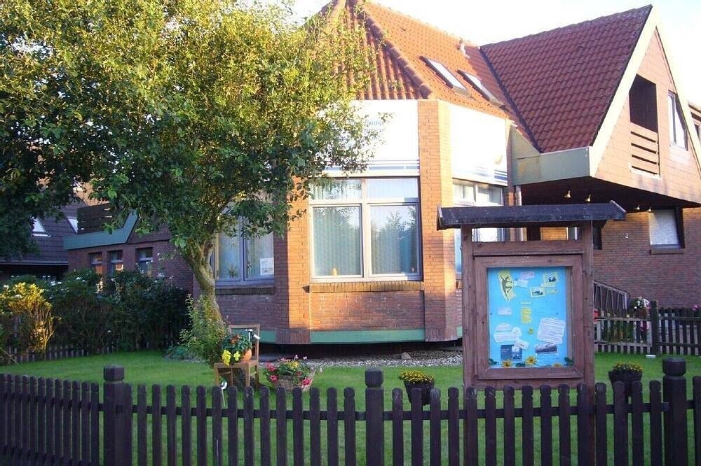 Fewo1 für Familien, auch mit Hund, Blick auf den Deich und kurzem Weg zum Strand