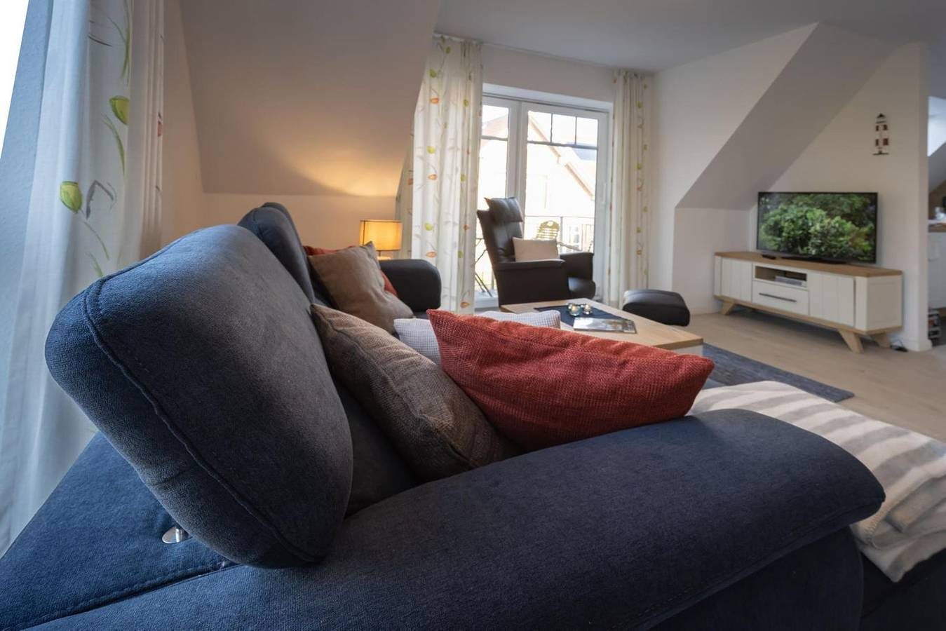 80qm Ferienwohnung direkt am Wasser mit Kamin und Balkon für 4 Personen — Bild 4