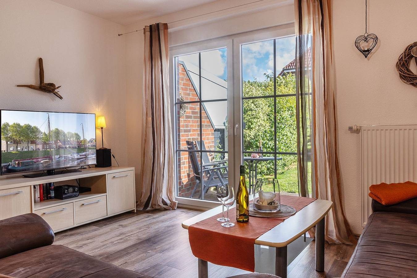 Dieses  Reihenmittelhaus besticht mit seiner freundlichen Einrichtung. Auf ca. 62 qm haben 4 Personen und 1 Kleinkind genügend Platz.. — Bild 3