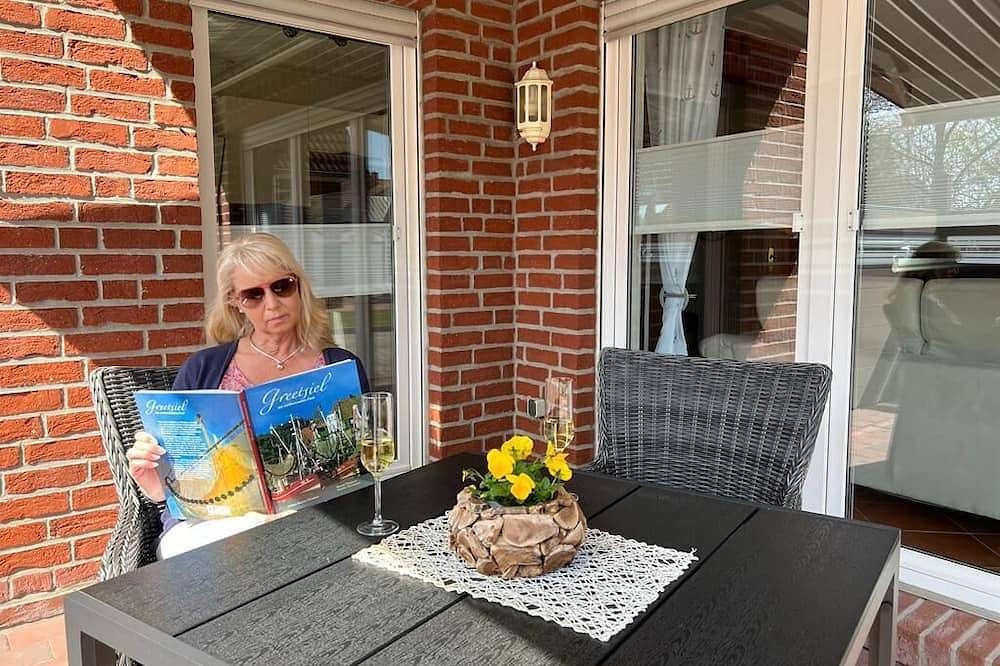 Apartment Antje in Greetsiel modern equipment and terrace — Bild 3