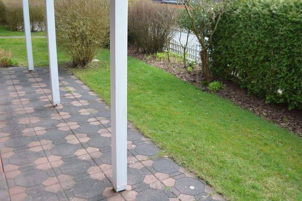 Helle, großzügige Komfortwohnung mit eigenem Garten und begehbarer Dusche. — Bild 4