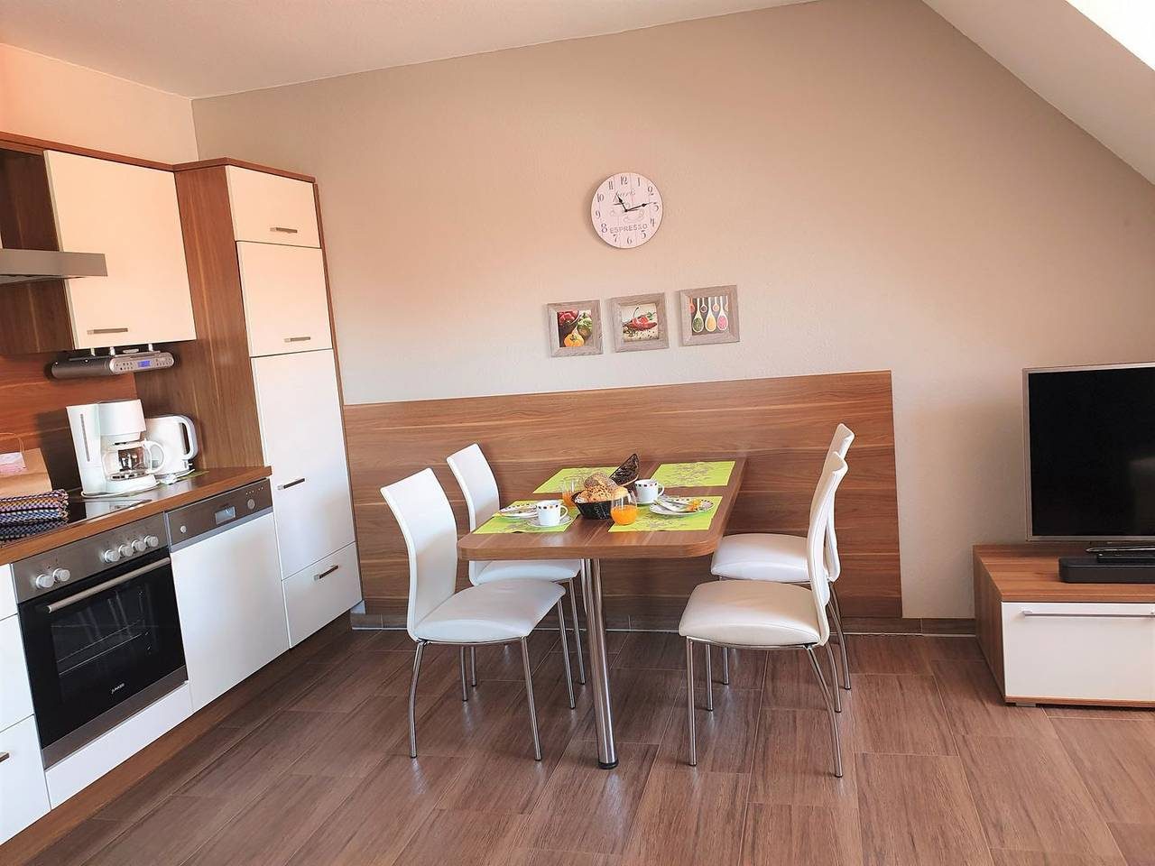 moderne Ferienwohnung zentral in Norddeich für bis 4 Pers. + Baby - 2 Badezimmer — Bild 2