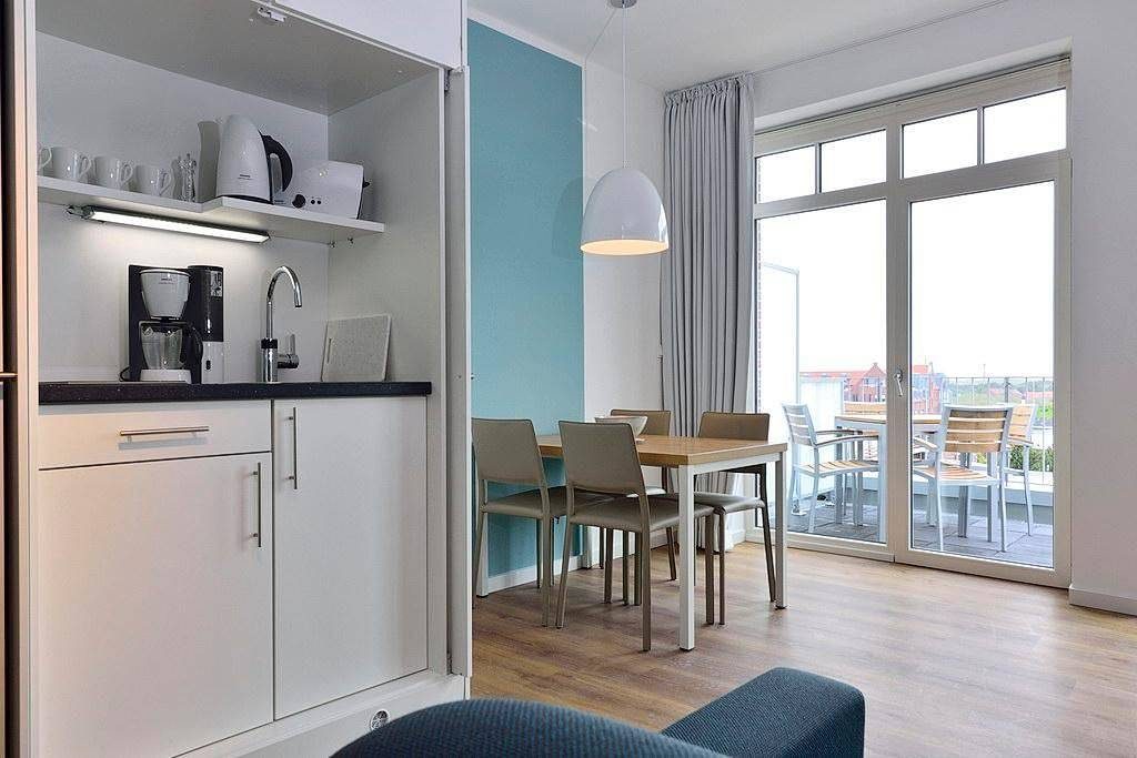 Modernes Apartment an der See mit Westbalkon, Meerblick und Saunabereich im Haus — Bild 4