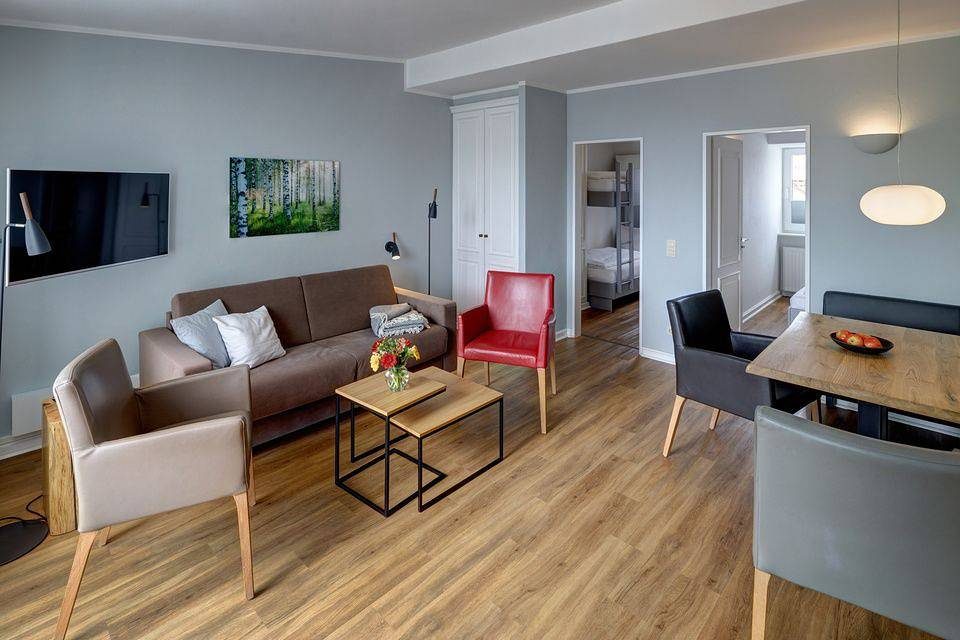 Offene, lichtdurchflutete 3-Raum-Ferienwohnung im Herzen der Stadt!