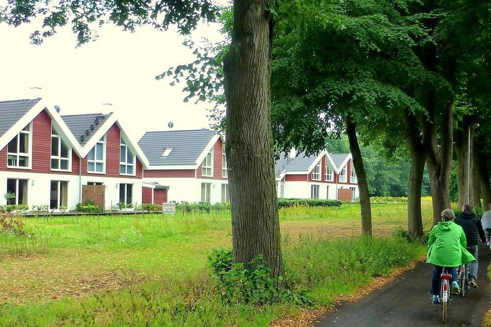 Am See - Luxus Ferienhaus mit allem Komfort, direkt an einem kleinen See gelegen — Bild 4