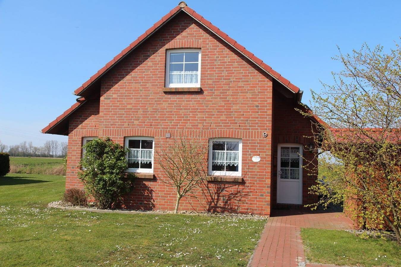 Ferienhaus (100qm) für 6 Personen + Hund mit Garten und Kamin am Wasser
