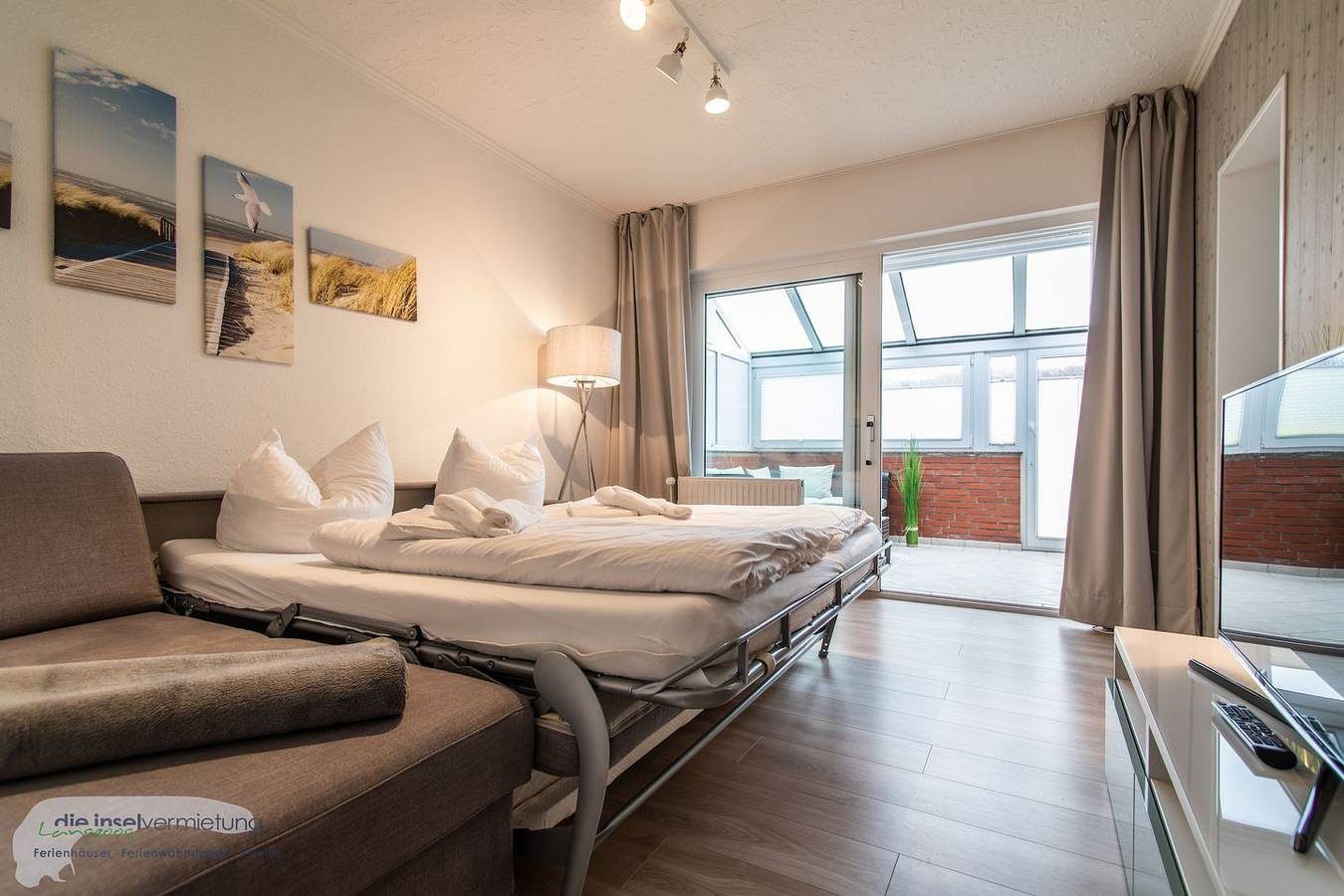 Das „Huus Stranddün” 3 ist eine moderne, maritime eingerichtete Ferienwohnung direkt an den Dünen am Ortsrand von Langeoog — Bild 4