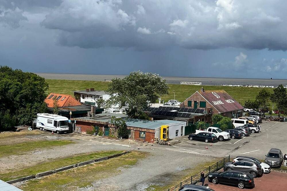 Frisch renovierte Ferienwohnung mit bester Sicht auf Deich, Strand und Inseln — Bild 3