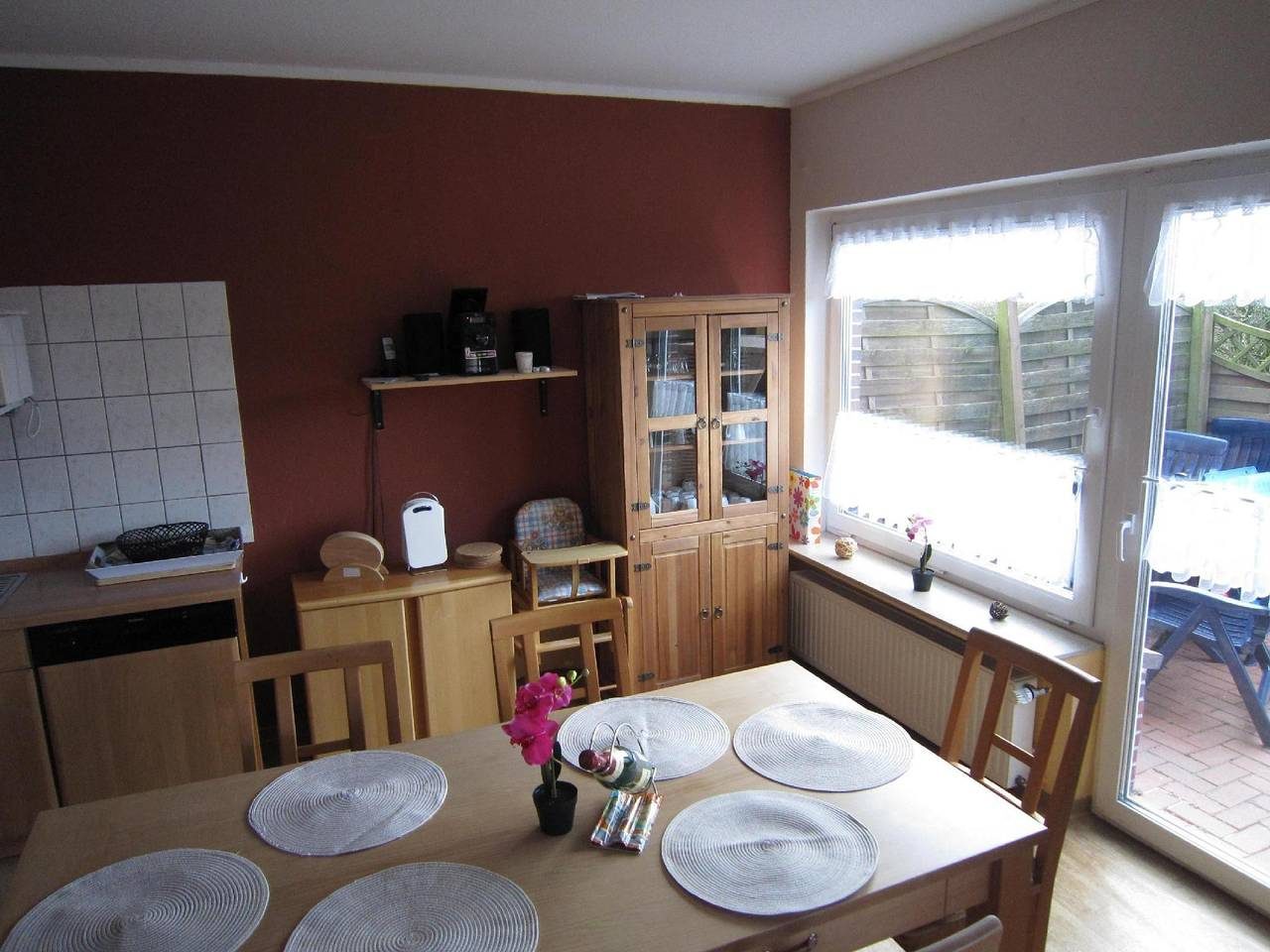 Ferienhaus mit Garten und Terrasse — Bild 3