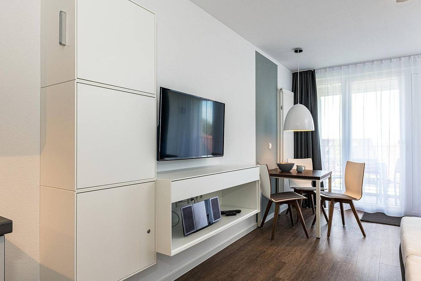 Nordseenahes Ferienapartment mit Balkon, Parkplatz, Schwimmbad- & Saunanutzung — Bild 2