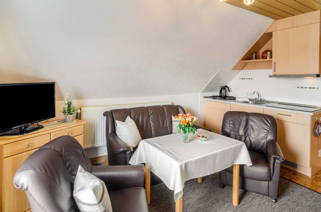 Ferienwohnung Karin" mit privatem Garten und Balkon — Bild 5