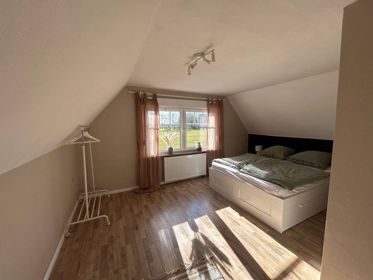 Ferienhaus 'Weißer Friese' mit privater Terrasse, Gemeinschaftsgarten und Wi-Fi — Bild 3