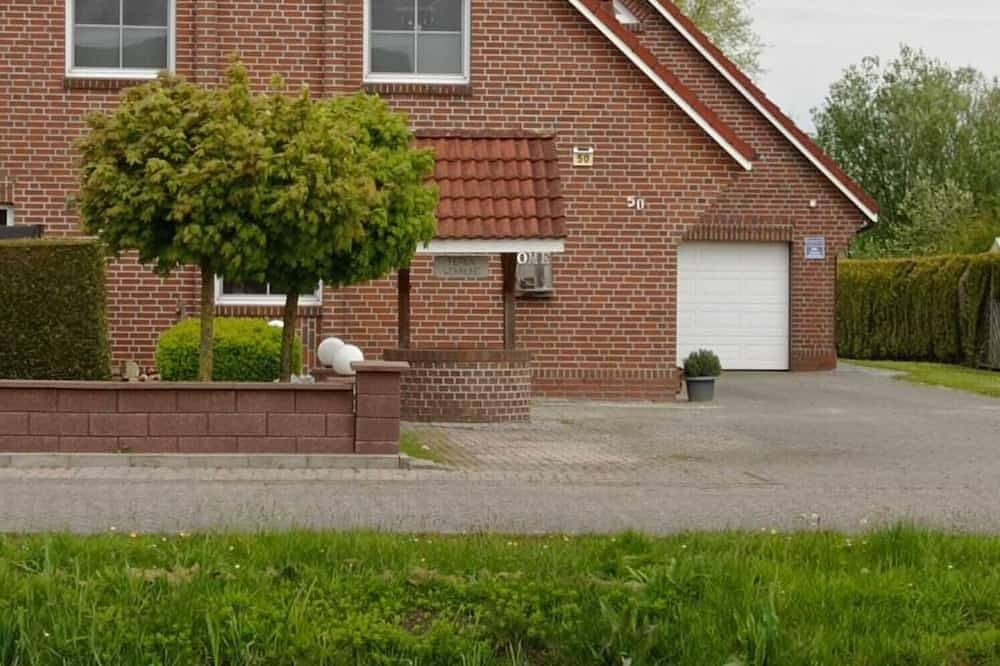 Gemütliche Ferienwohnung am Kanal im Herzen Ostfrieslands