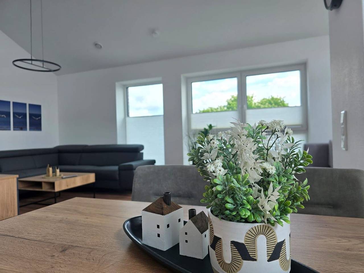 Herzlich Willkommen in der wunderschönen Ferienwohnung Emil, direkt am Norder Tief — Bild 2