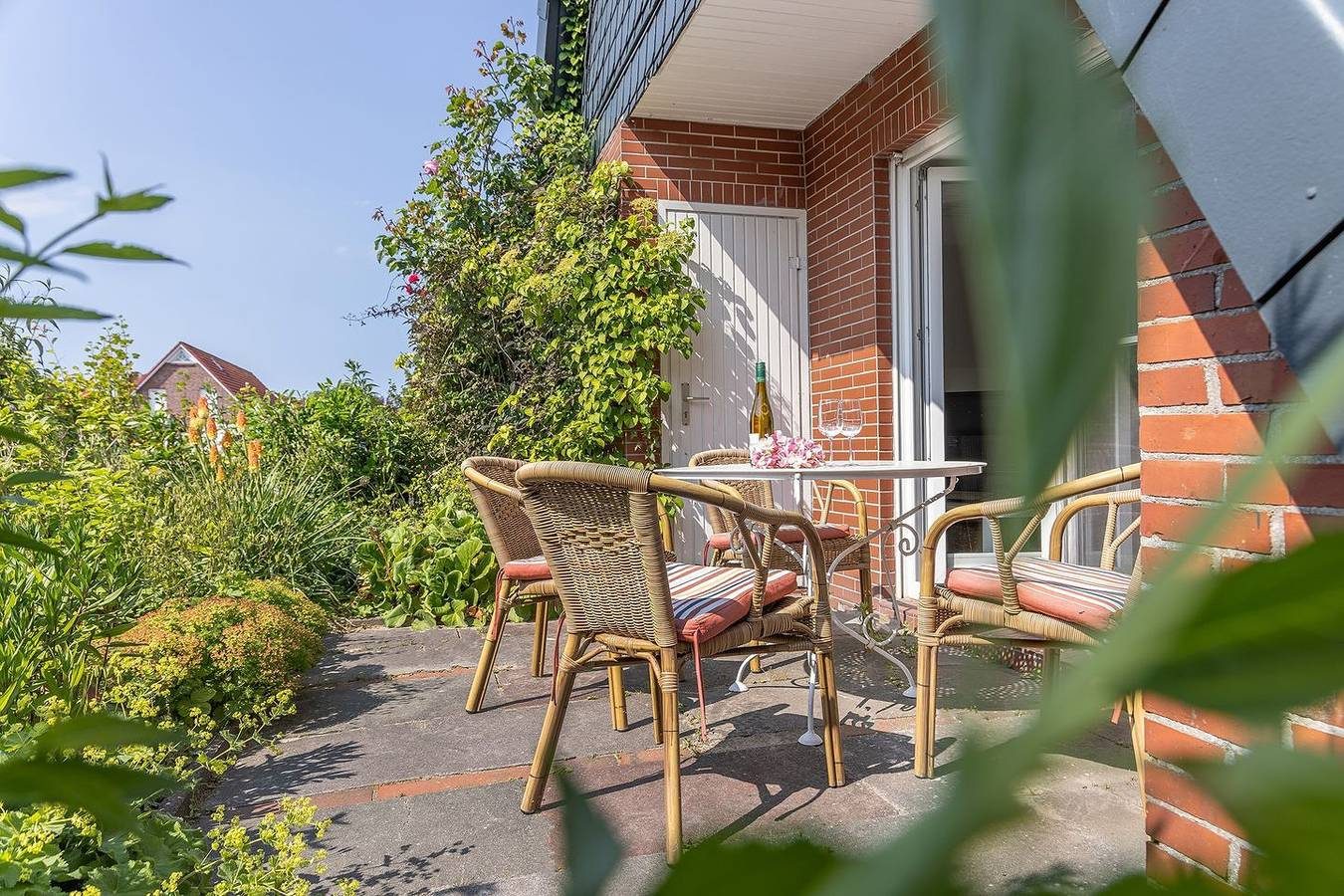 Topsanierte Ferien- Doppelhaushälfte mit Garten in Strandnähe