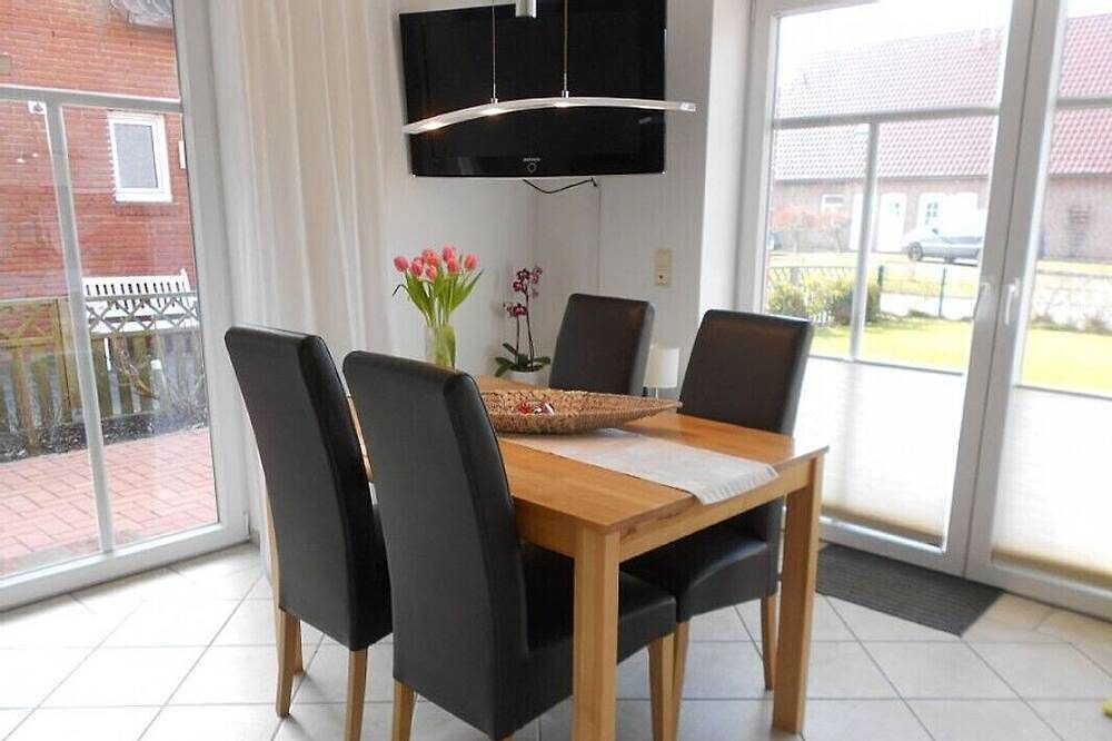 Strandnahe Ferienwohnung mit Terrassen und Garten — Bild 3