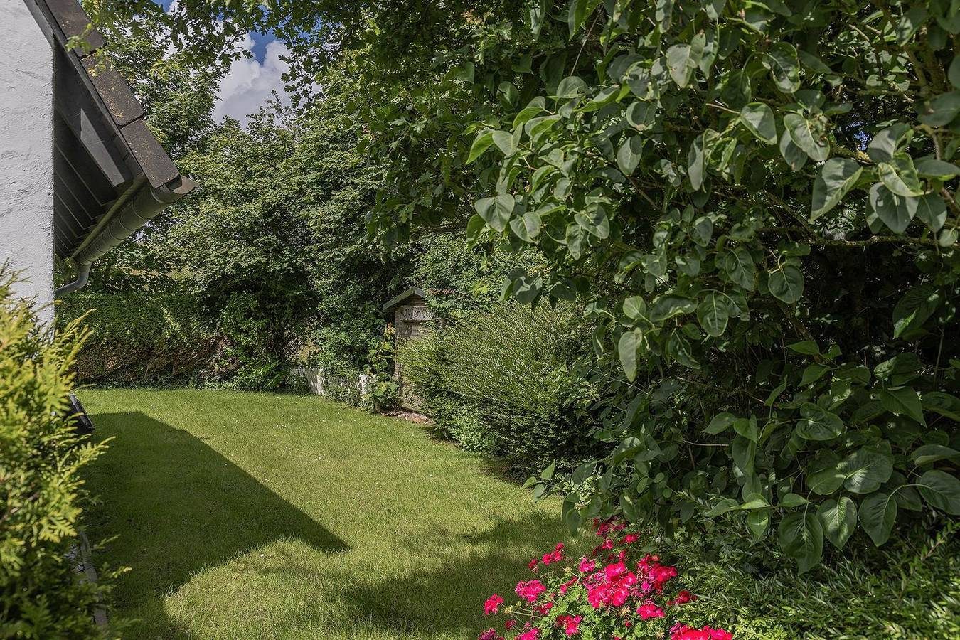 Nurdach- Ferienhaus mit 3 Schlafzimmern in Carolinensiel (90 m²) für 6-7 Personen — Bild 2