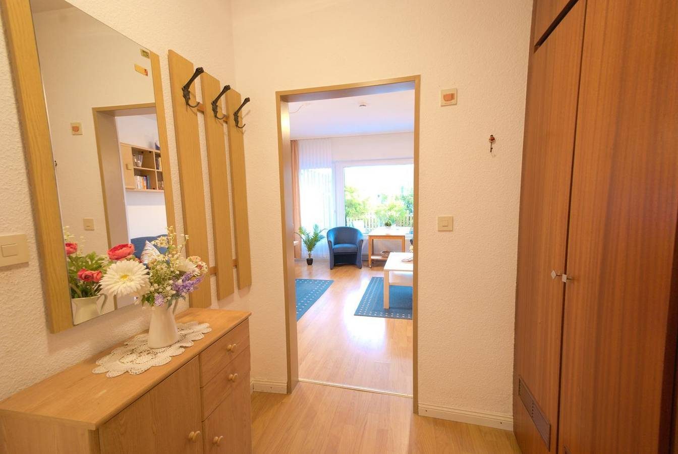 Ferienwohnung mit ruhiger Terrasse, nur 650 m vom Deich entfernt. — Bild 4