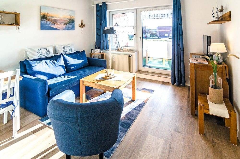 Cute upper apartment Lüttje Nest with a view of the canal