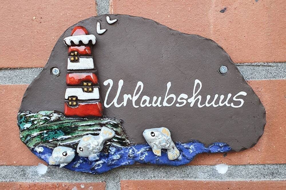 Das Ferienhaus liegt nahe dem Innenhafen in Harlesiel und bietet viel Platz für